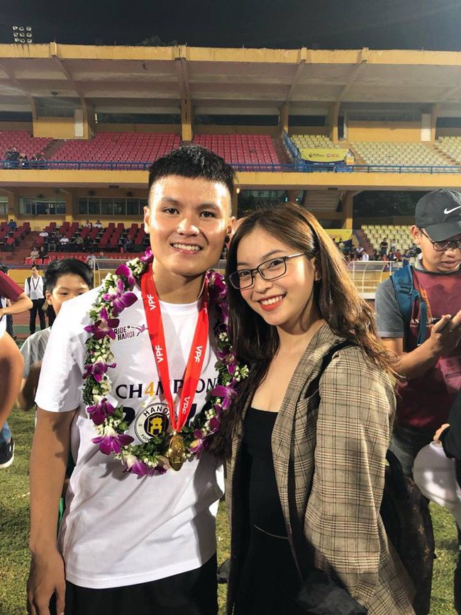 Được Quang Hải phi xe tới tặng hoa ngày Valentine, phản ứng của Nhật Lê mới gây bất ngờ-3
