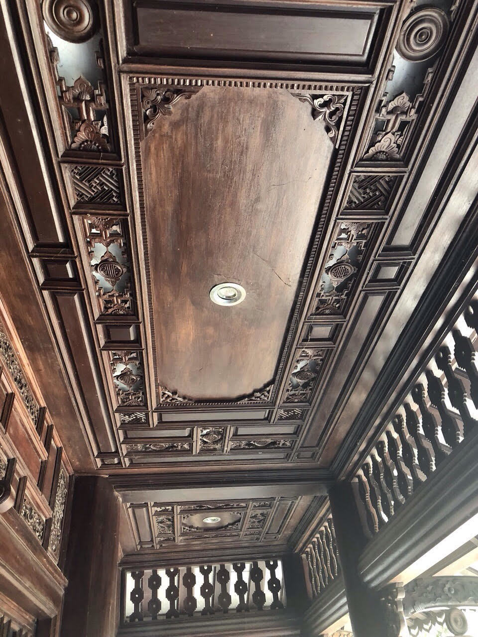 Biệt phủ gỗ 3D chục tỷ đồng: Nhà hoài cổ nét lạ của đại gia Việt-3