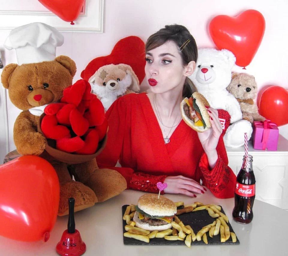 Hội con nhà giàu thế giới đua nhau khoe quà Lễ tình nhân-4