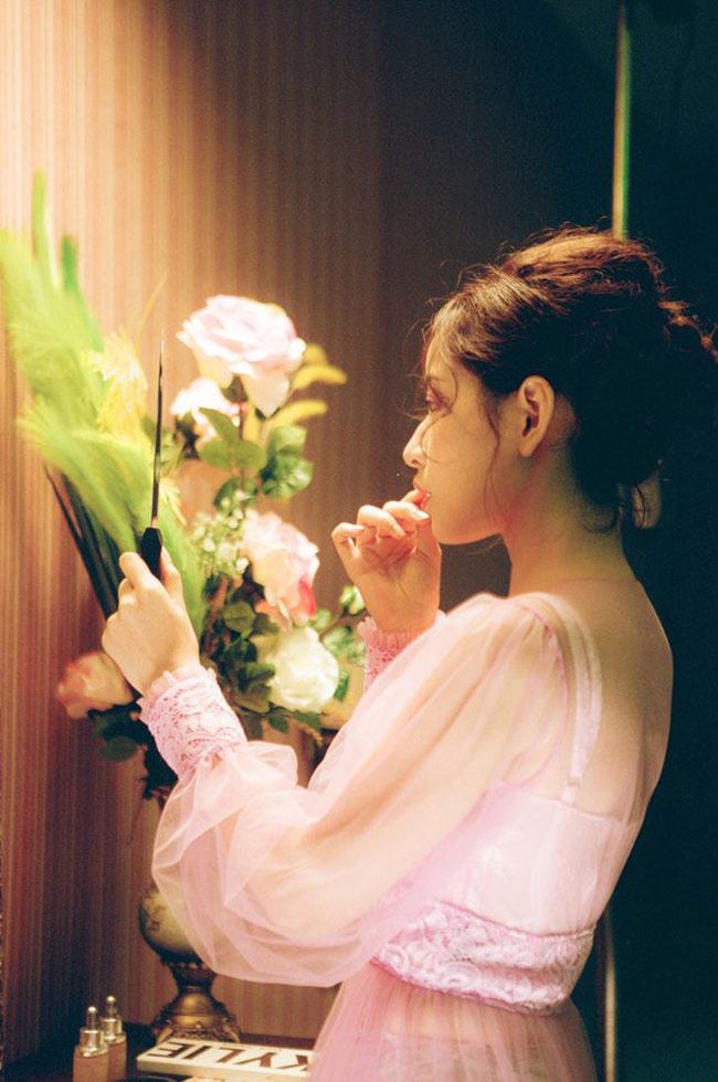 So thần thái của Lý Nhã Kỳ, Chi Pu, Ngân 98 khi chụp ảnh với heo-8