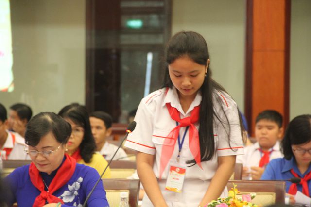 Học sinh TPHCM xin” giảm áp lực cho thầy cô-2