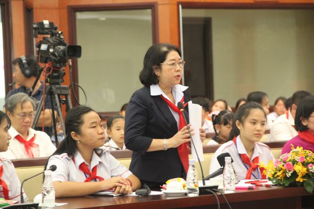 Học sinh TPHCM xin” giảm áp lực cho thầy cô-5