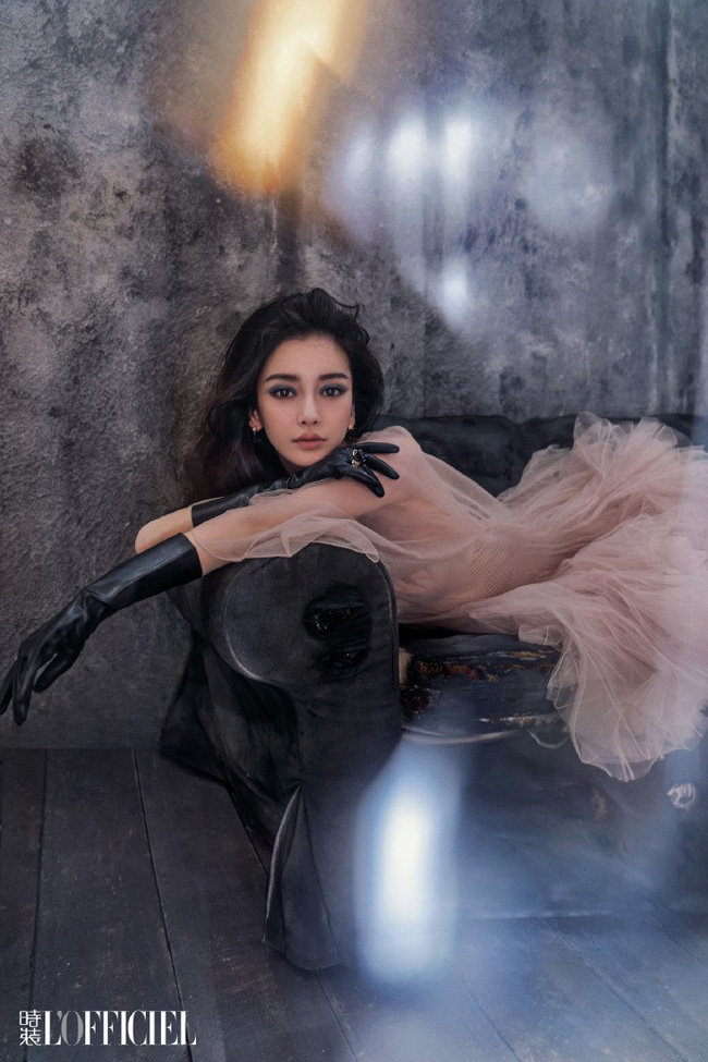 Một chiếc váy 2 số phận: Song Hye Kyo sang chảnh như bà hoàng, Angela Baby lại bị ví như cá vàng bơi tung tăng”-3