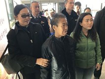 Người phụ nữ Thái Lan đi gặp con trai rồi mất tích, 8 tháng sau bà bỗng xuất hiện khi đang đi lạc ở... Trung Quốc Người phụ nữ Thái Lan đi gặp con trai rồi mất tích, 8 tháng sau bà bỗng xuất hiện khi đang đi lạc ở... Trung Quốc