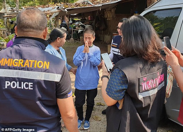 Người phụ nữ Thái Lan đi gặp con trai rồi mất tích, 8 tháng sau bà bỗng xuất hiện khi đang đi lạc ở... Trung Quốc-1