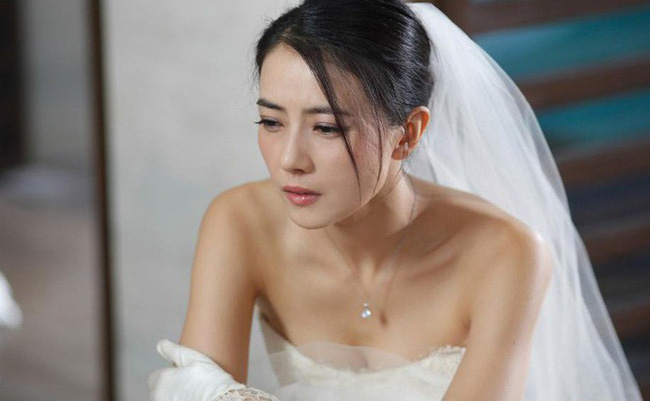 Mặc váy ren đỏ chói hí hửng chuẩn bị cho đêm tân hôn, tôi choáng váng khi thấy chồng và mẹ chồng trong tư thế khó đỡ ấy-3