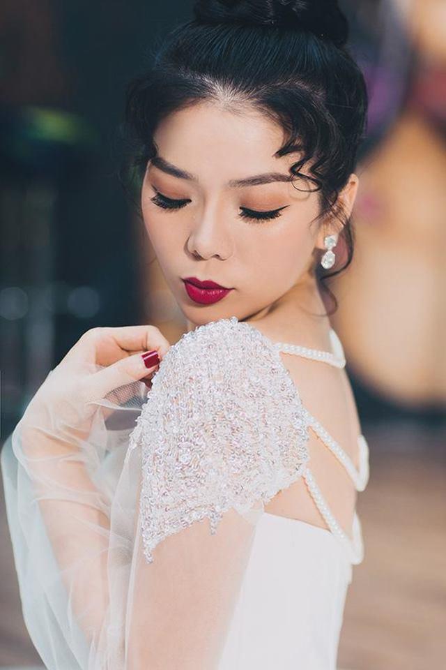 Không cần sụn mũi giả, Lệ Quyên vẫn biến” nhan sắc trẻ đẹp như gái 20 bằng cách này-13