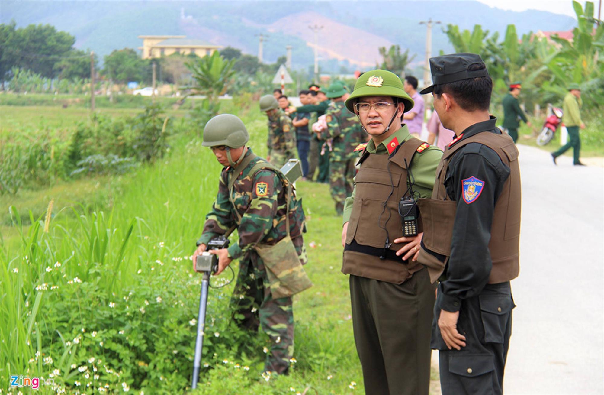 Khẩu súng của nhóm cố thủ trong ôtô suốt nhiều giờ đã lên đạn-12