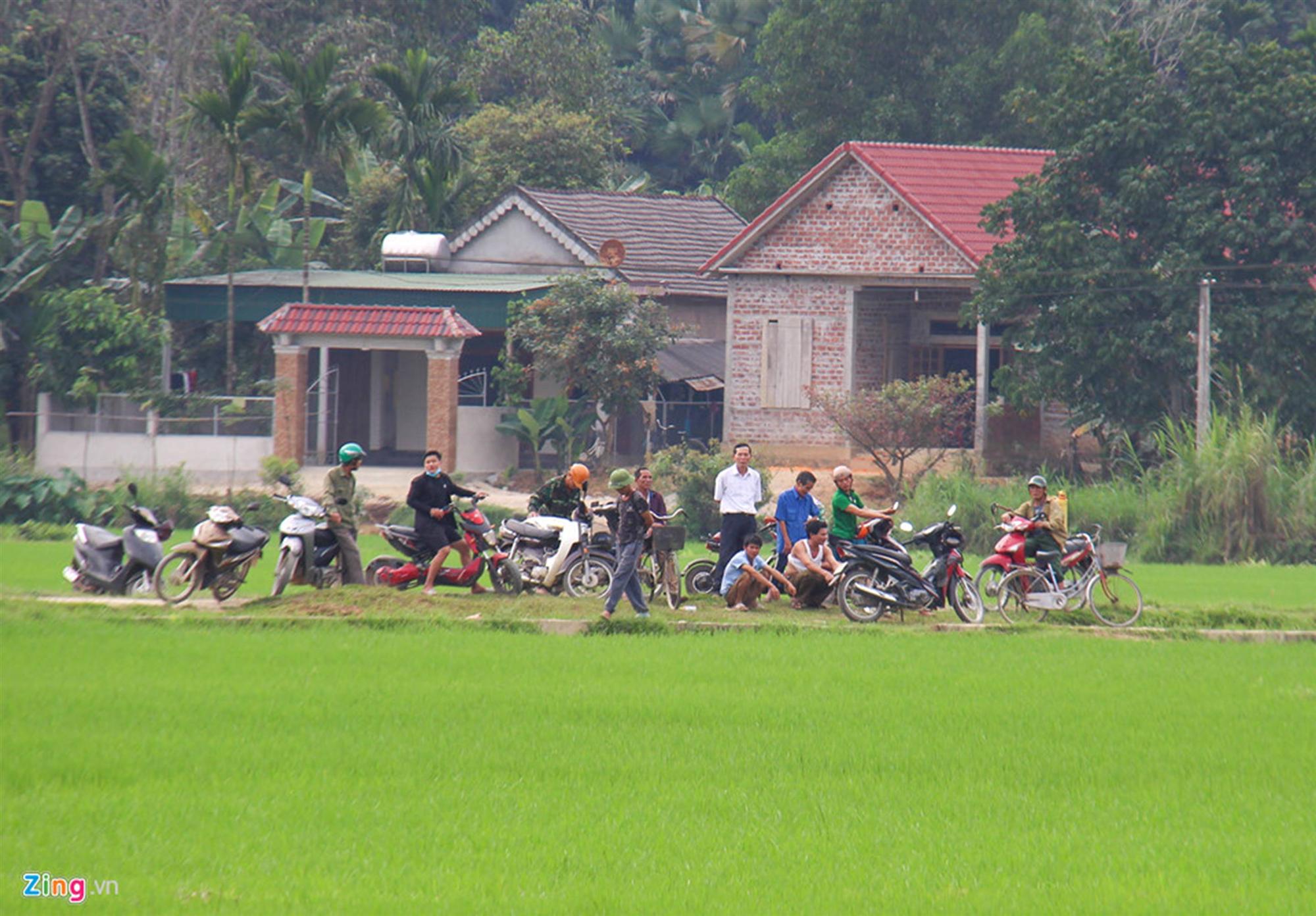 Khẩu súng của nhóm cố thủ trong ôtô suốt nhiều giờ đã lên đạn-13