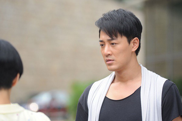 Lần đầu đến nhà người yêu, tôi choáng váng vì hai bên cửa cổng bị dán đầy giấy đòi nợ-2