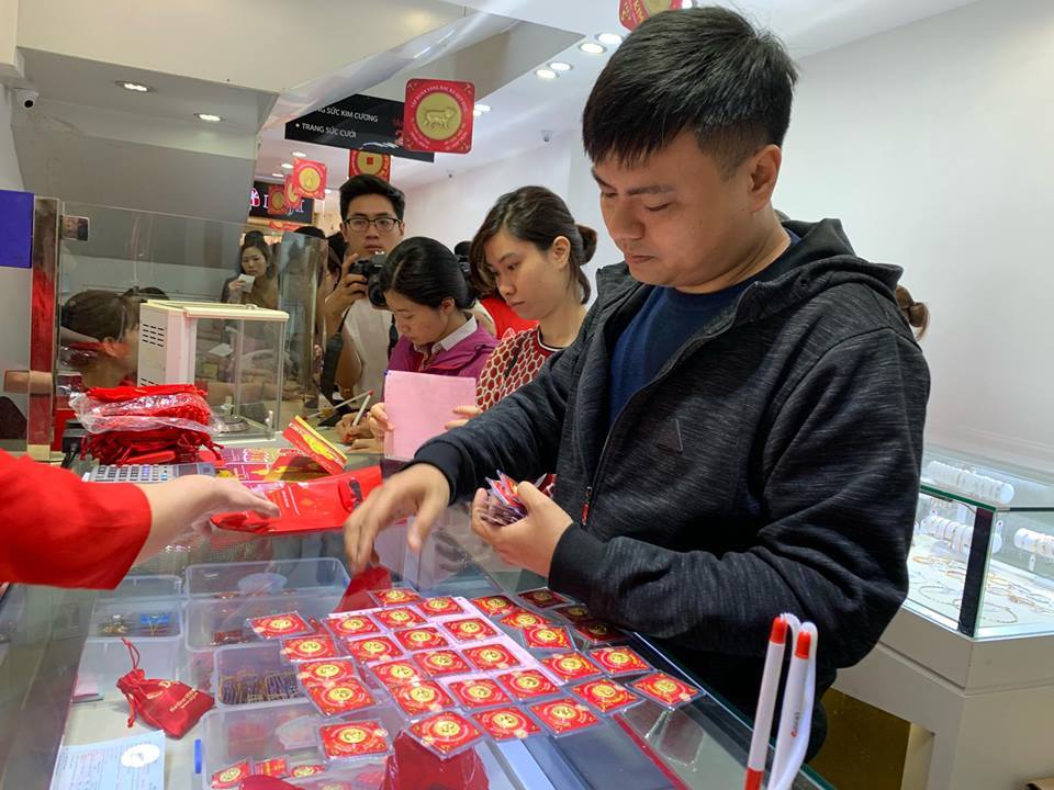 Giá vàng hôm nay 17/2: Đỉnh giá, cao nhất tháng này-1