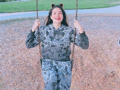 Sau thông báo đã đính hôn, Phạm Hương khoe hình ảnh cuộc sống bình yên trên đất Mỹ