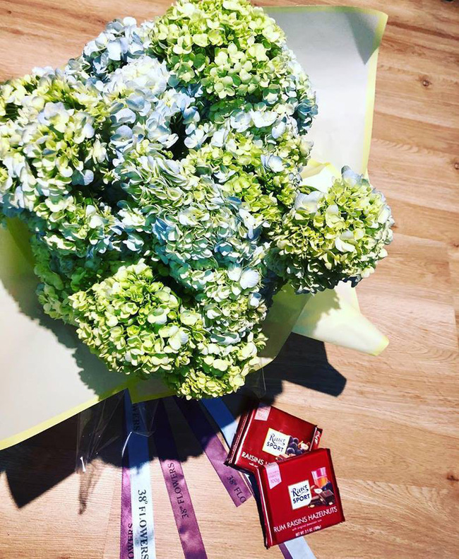 Hậu Valentine, Linh Chi và Lý Phương Châu lại thành tâm điểm khi một người khoe quà xa xỉ, một người chỉ có hoa và sô cô la-3