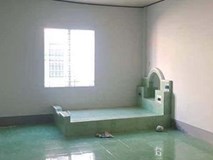 Thiết kế giường ngủ nằm cho mát nhưng nhìn chẳng khác gì lăng mộ, chủ trọ khiến khách thuê chạy dài không dám quay lại Thiết kế giường ngủ nằm cho mát nhưng nhìn chẳng khác gì lăng mộ, chủ trọ khiến khách thuê chạy dài không dám quay lại