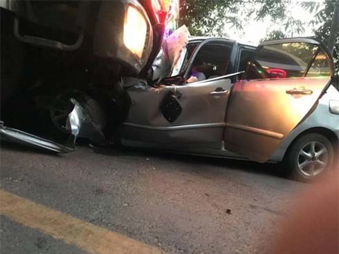 Xe con đối đầu xe tải, hiện trường vụ tai nạn khiến những người chứng kiến ám ảnh