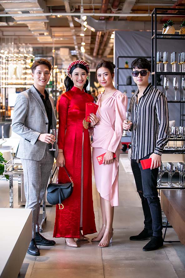 NSƯT Chiều Xuân U60 vẫn gây bất ngờ khi khoe vai trần gợi cảm-9