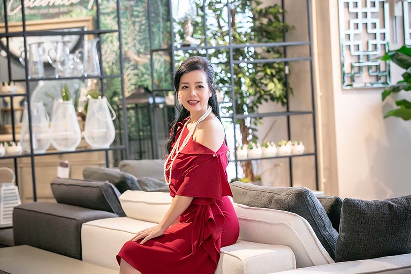 NSƯT Chiều Xuân U60 vẫn gây bất ngờ khi khoe vai trần gợi cảm-3