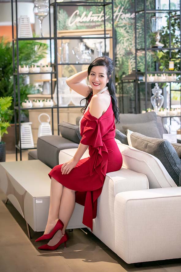 NSƯT Chiều Xuân U60 vẫn gây bất ngờ khi khoe vai trần gợi cảm-5