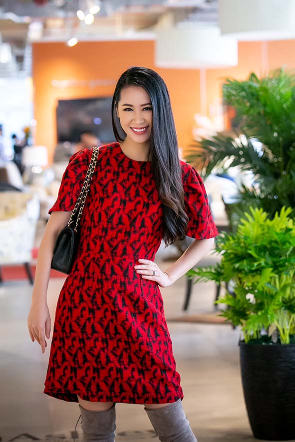 NSƯT Chiều Xuân U60 vẫn gây bất ngờ khi khoe vai trần gợi cảm-8