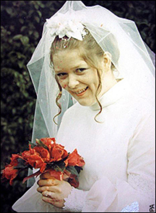 Gia đình sống cạnh xác người ngay trong nhà mà không hay biết, 20 năm sau sự thật về gã chồng mang trái tim quỷ bị phơi bày-1