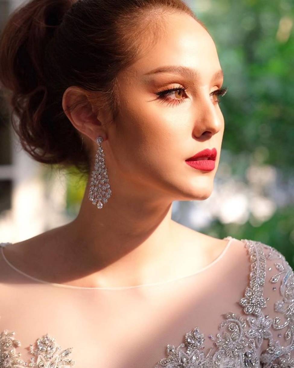 Vẻ đẹp gợi cảm quyến rũ của mỹ nhân gây bão trên truyền hình Thái-10