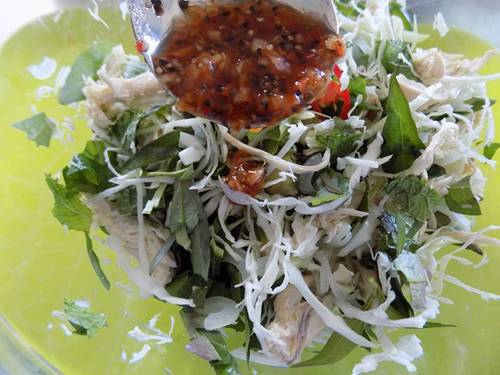 Nộm gà xé phay đơn giản, dễ làm lại giòn ngon, thanh mát vừa mang ra đã hết-4