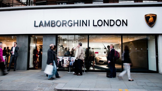 Lời trần tình của nhân viên bán Lamborghini: Đừng đuổi một cậu bé 19 tuổi ra khỏi showroom-1