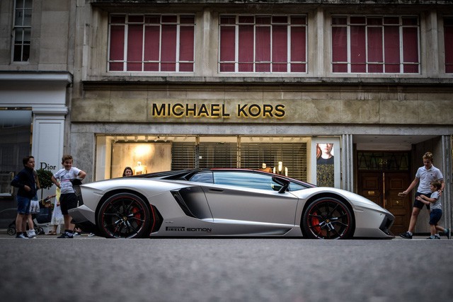 Lời trần tình của nhân viên bán Lamborghini: Đừng đuổi một cậu bé 19 tuổi ra khỏi showroom-4