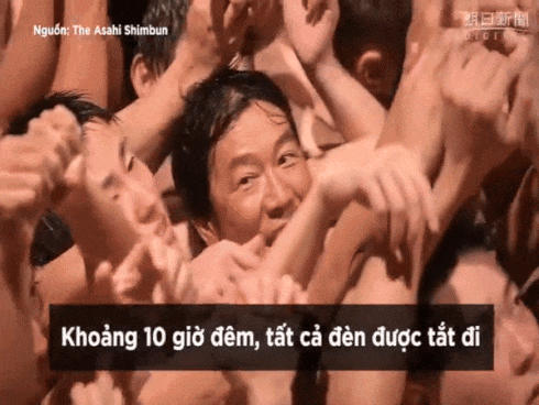 10.000 đàn ông cởi trần tranh khúc gỗ may mắn tại Nhật