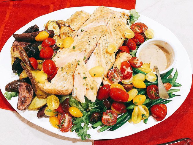 Sau khi sang Mỹ đính hôn, Phạm Hương rất chăm khoe điều này và dân mạng lại phát hiện điểm khác biệt bất ngờ-5