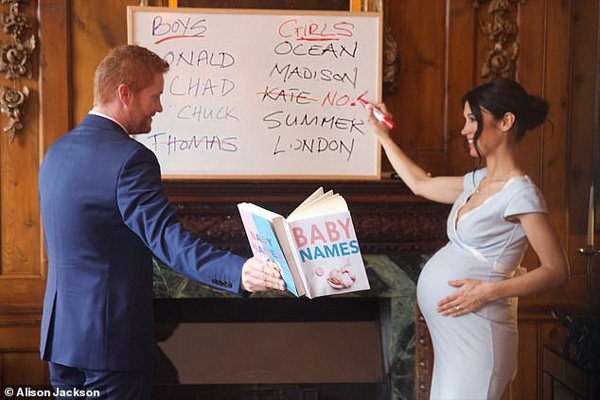 Người hâm mộ phát sốt với hình ảnh Meghan đi khám thai, Harry giúp vợ bầu tập yoga và em bé sắp chào đời phá vỡ kỷ lục này của Hoàng gia Anh-5