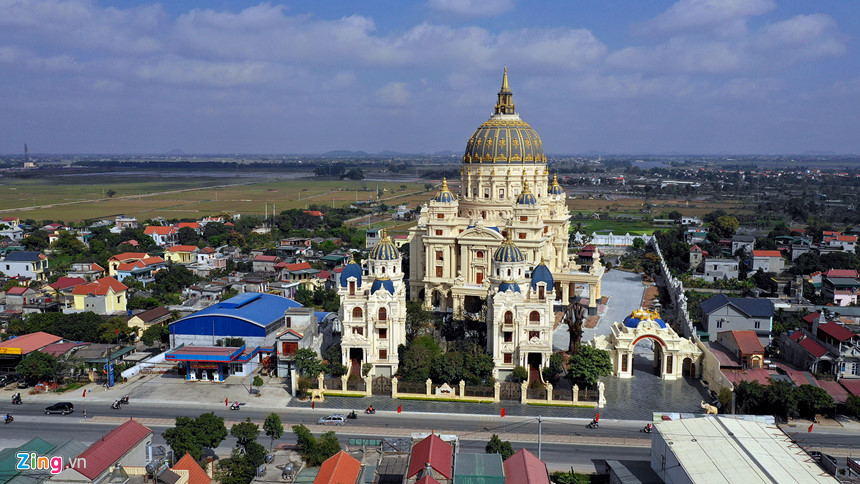 Lâu đài hoành tráng như trong truyện cổ tích của đại gia Ninh Bình-1