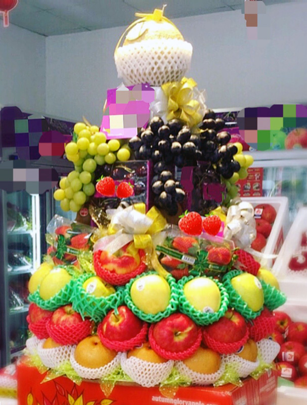 Mâm quả ngoại cao 1 mét giá 10 triệu: Đại gia khệ nệ dâng lễ Rằm tháng Giêng-2