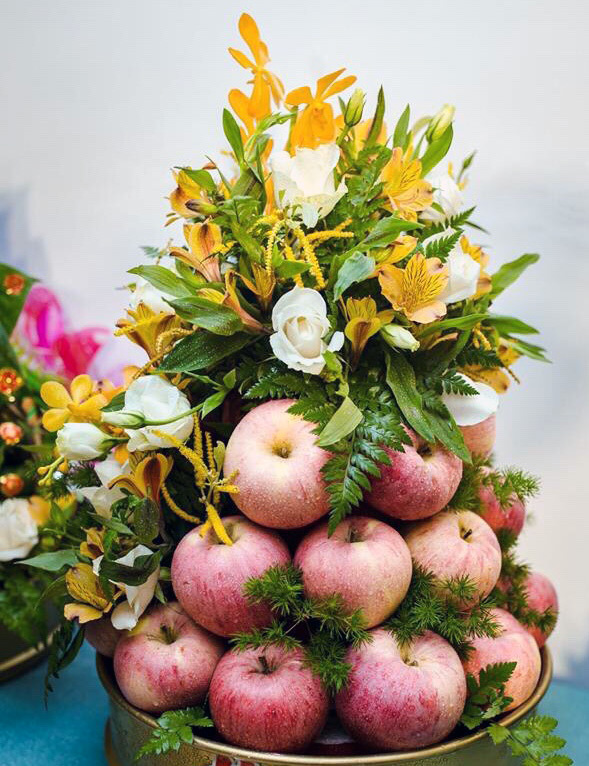 Mâm quả ngoại cao 1 mét giá 10 triệu: Đại gia khệ nệ dâng lễ Rằm tháng Giêng-3