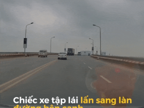 Ô tô đi như ngủ gục, suýt đối đầu thảm khốc với xe tải