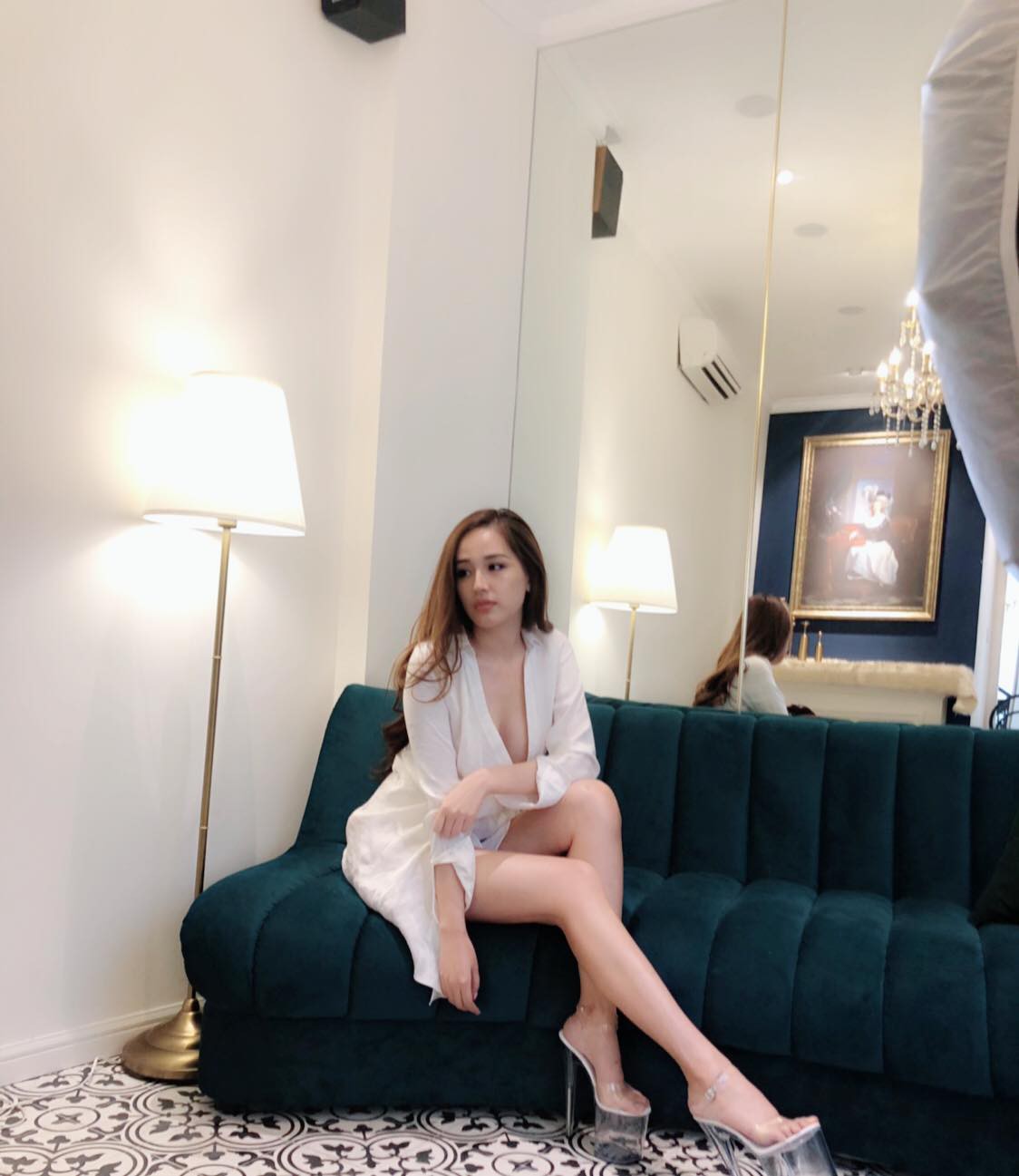 Lênh khênh trên đôi giày cao cỡ 20cm, Mai Phương Thúy cũng xin là chỉ ngồi chứ không dám đứng-3