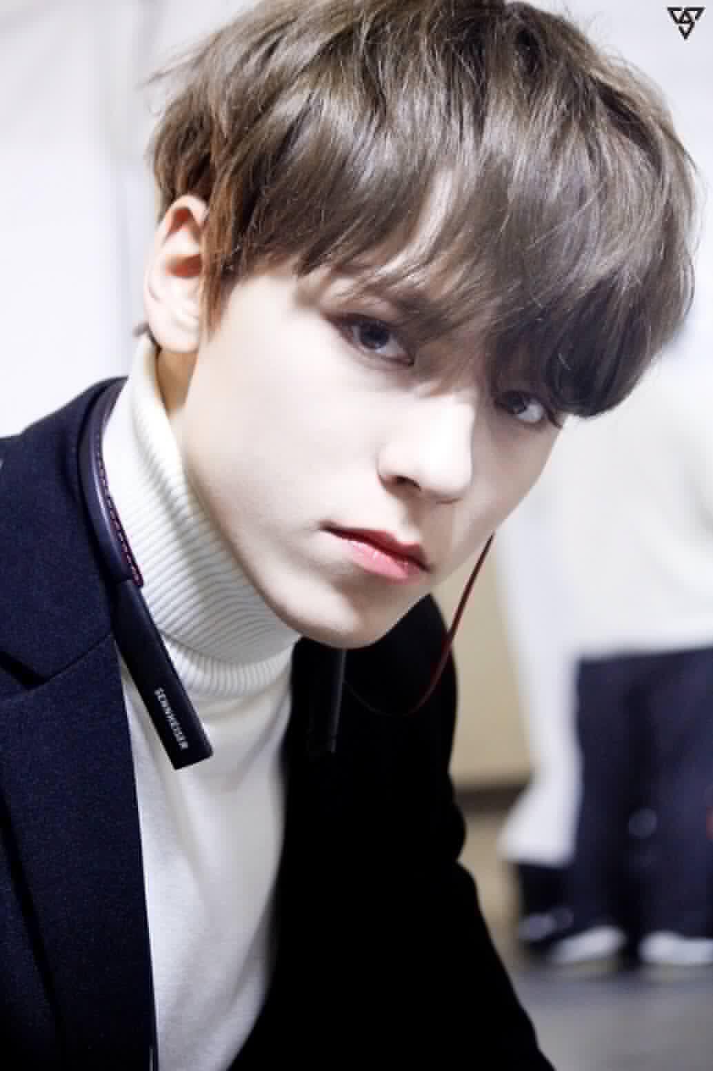 18/2 đúng là được ban phước, 4 nam thần Kpop không đẹp trai thì cũng nổi tiếng toàn cầu đều sinh ra vào ngày này-8