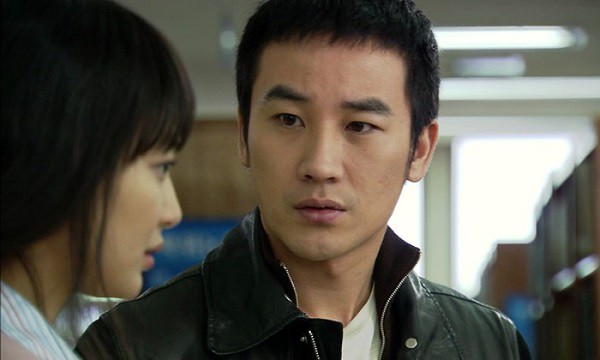 Chồng bỏ vợ con để yêu lại từ đầu với người cũ, vừa được 3 tháng đã chạy về quỳ lạy xin tha thứ vì vợ tung chiêu quyết đoán-1