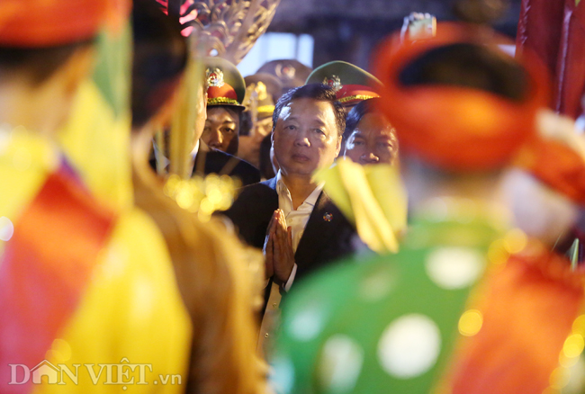 Ảnh: Hàng nghìn người chen lấn, xô đẩy sau lễ khai ấn đền Trần 2019-3