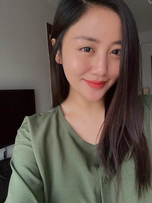 Lạ lùng nữ ca sĩ sinh năm 1995 càng trang điểm càng xấu, quẹt tí son lại xinh ngất ngây-2