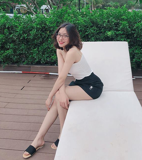 Liên tục bị antifan chỉ trích vì ăn mặc sexy, bạn gái Quang Hải đã có hành động đáp trả cực khiêu khích-5
