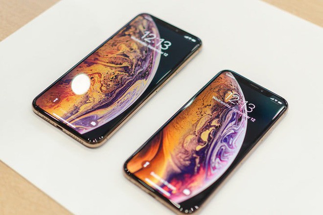 iPhone 2019 sẽ có khả năng sạc không dây cho các thiết bị khác, dung lượng pin lớn hơn và mặt lưng kính mờ-1