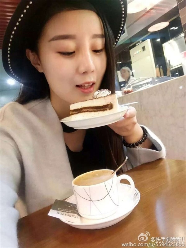 Mỹ nữ hói đầu vì ăn ngô bằng máy khoan khiến cư dân mạng bất ngờ trước diện mạo và cuộc sống hiện tại-5