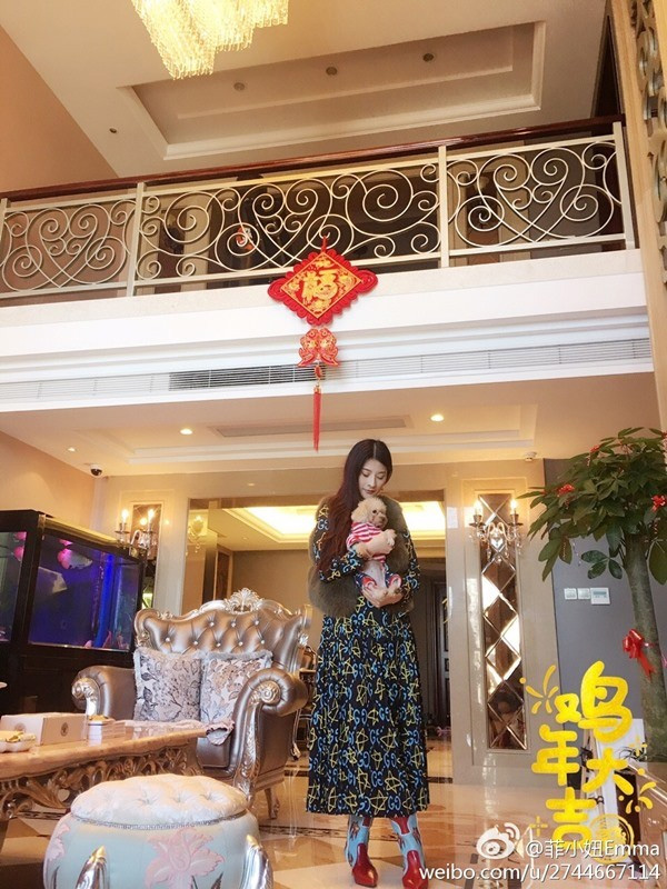 Mỹ nữ hói đầu vì ăn ngô bằng máy khoan khiến cư dân mạng bất ngờ trước diện mạo và cuộc sống hiện tại-9