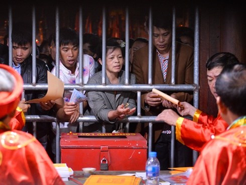 Thức trắng đêm để có được ấn đền Trần