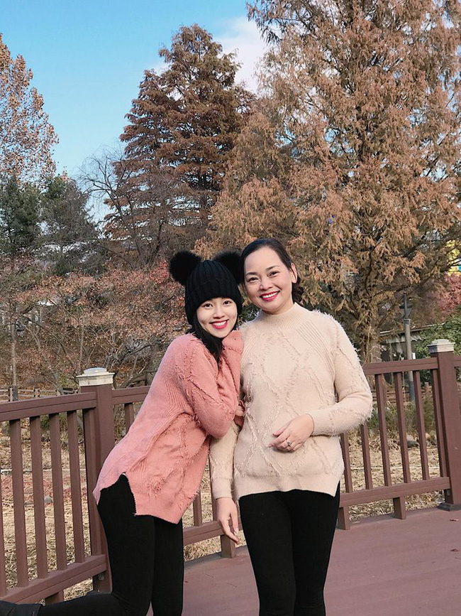 Người mẹ xinh đẹp ít ai biết của Ly Kute: Nhan sắc vượt thời gian, lấn át cả con gái trong những bức ảnh chụp chung-3