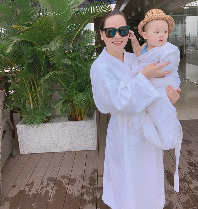 Người mẹ xinh đẹp ít ai biết của Ly Kute: Nhan sắc vượt thời gian, lấn át cả con gái trong những bức ảnh chụp chung-9