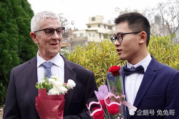 Phải lòng cụ ông 75 tuổi, chàng trai 24 quyết tâm theo đuổi 3 năm và cái kết kinh ngạc-1