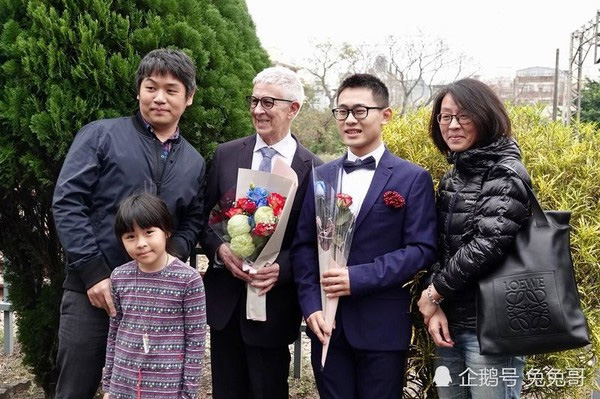 Phải lòng cụ ông 75 tuổi, chàng trai 24 quyết tâm theo đuổi 3 năm và cái kết kinh ngạc-3