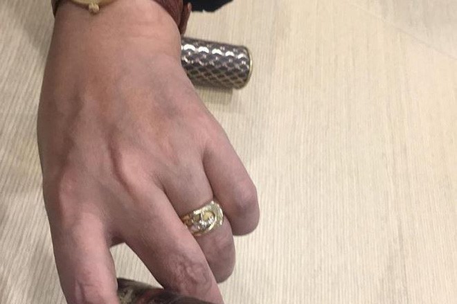 Ngọc hoàng Quốc Khánh khoe nhẫn ở ngón tay áp út, chuẩn bị lấy vợ?-1